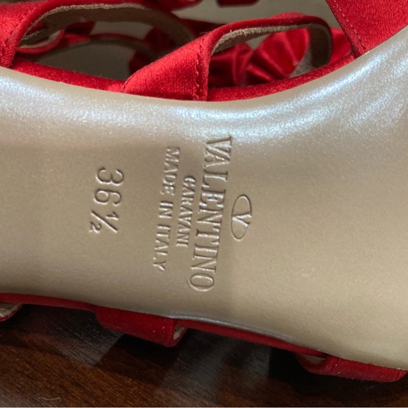 Valentino Garavani Red Satin Strappy Bow Heels, MISMATE, Right 7.5, Left 6.5 - Picture 8 of 13